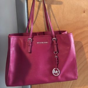 Michael Kors Jet Set Tote Magenta